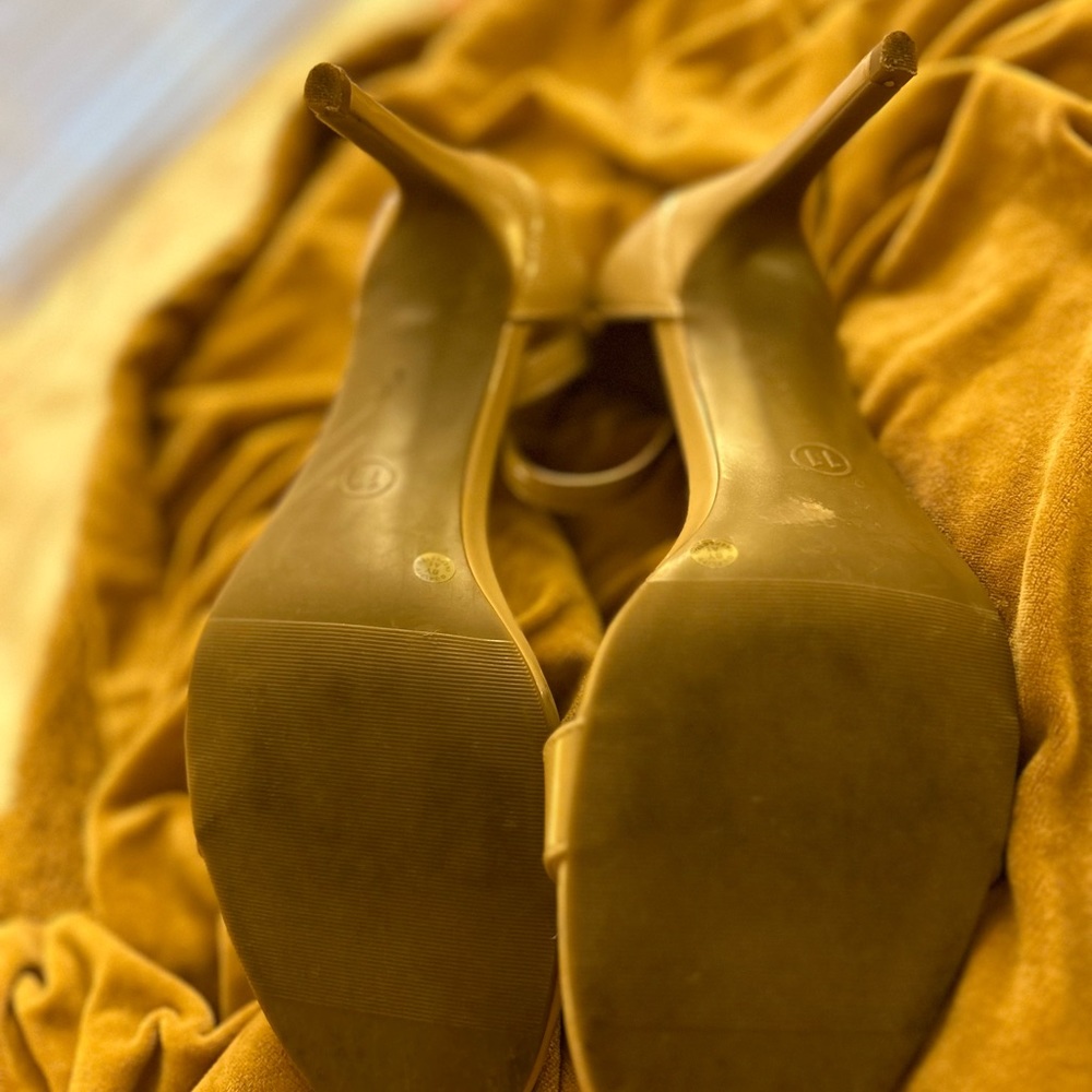 Heeled Sandals - Picture 6 of 8